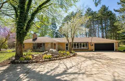 8780 Dixie Hwy, Birch Run, MI 48415