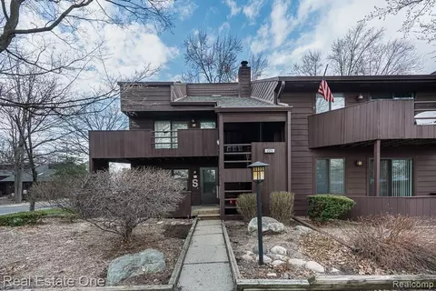 205 E Jolly Rd #1, Lansing, MI 48910
