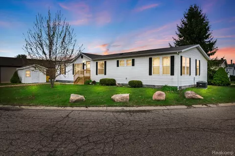 9740 Hathaway Dr, Northville, MI 48167