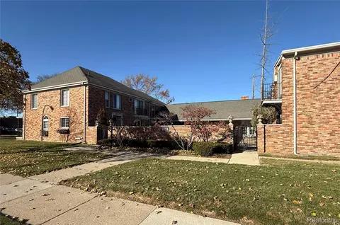 2344 W 14 Mile Rd #7, Royal Oak, MI 48073