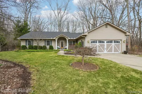 24871 Edgemont Dr, Southfield, MI 48033