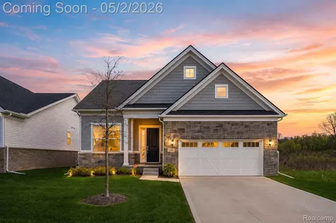 5545 Helmsdale Blvd, West Bloomfield, MI 48322
