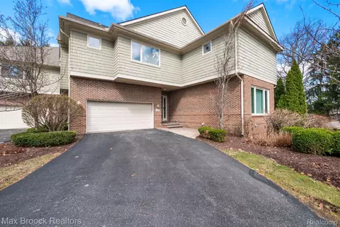 3828 Pine Lake Knoll Dr, West Bloomfield, MI 48324