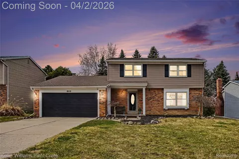 893 Dressler Ln, Rochester Hills, MI 48307