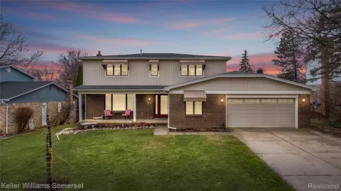 447 Antoinette Dr, Rochester Hills, MI 48309