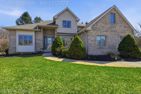 6513 E Ridge Ct, Green Oak, MI 48116