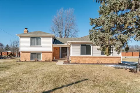 17098 Coral Gables St, Southfield, MI 48076