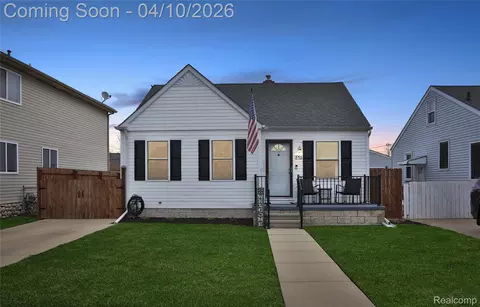 1063 19th St, Wyandotte, MI 48192