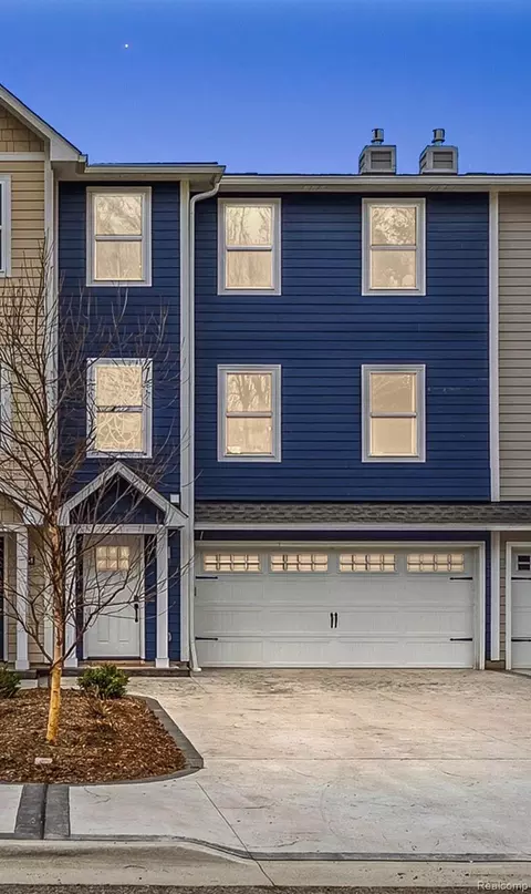202 Oakwood St, Holly, MI 48442