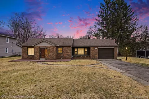 1690 Marylestone Dr, West Bloomfield, MI 48324