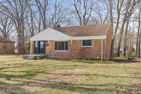 21171 Westhampton St, Oak Park, MI 48237
