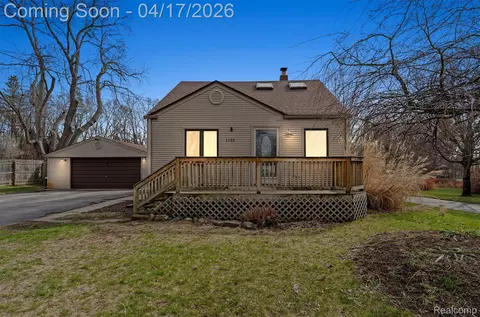 1655 Petrolia, West Bloomfield, MI 48324