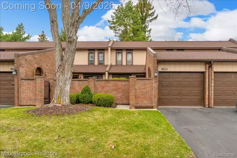 1175 Kirts Blvd #C, Troy, MI 48084