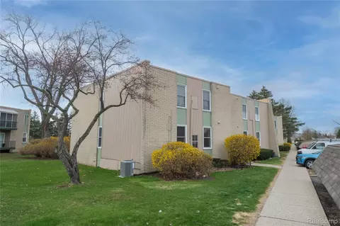 33241 Fargo St #67, Livonia, MI 48152
