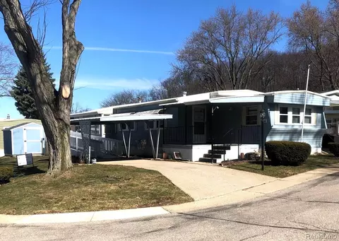 161 Spruce Dr, Jonesville, MI 49250