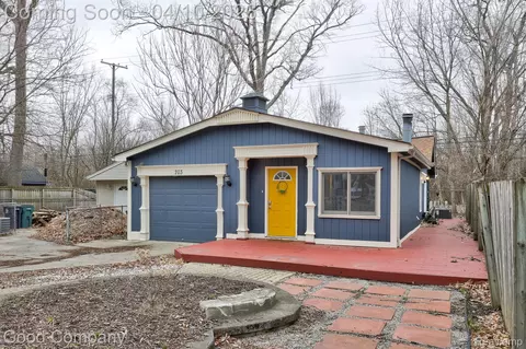 703 Gardenia Ave, Royal Oak, MI 48067