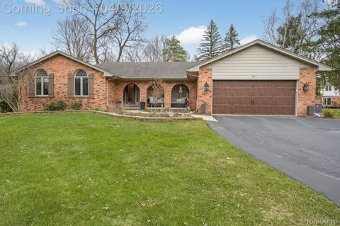 341 Ridgewood Rd, Oakland, MI 48306