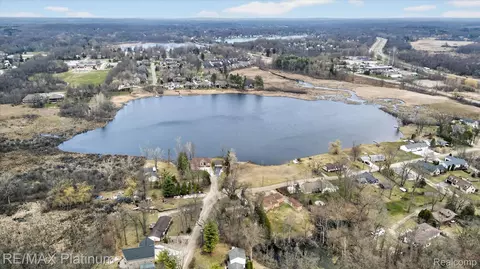 4253 Link Dr, Brighton, MI 48114