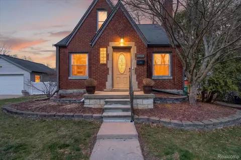 29508 Bock St, Garden City, MI 48135
