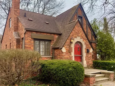 9900 Cranston St, Livonia, MI 48150