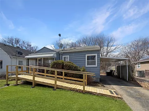 1034 Meida St, Flint, MI 48532