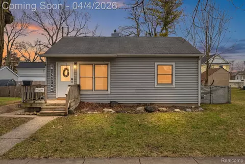 527 Turrill Ave, Lapeer, MI 48446