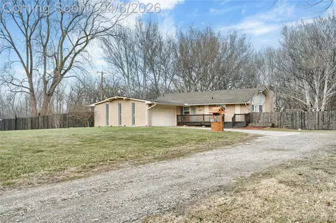 15701 Middlebelt Rd, Romulus, MI 48174