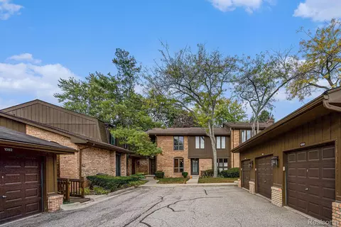 1090 Greenhills Dr, Ann Arbor, MI 48105