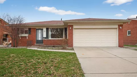 29442 Pinto Dr, Warren, MI 48093