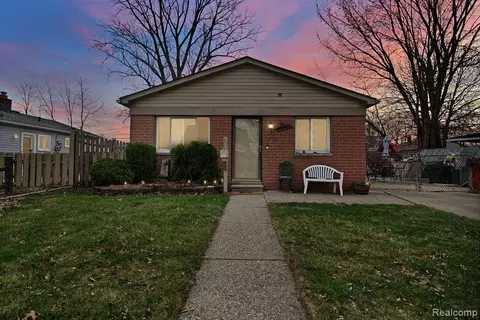 25530 Cole St, Roseville, MI 48066