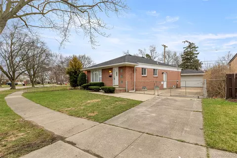8316 Roosevelt St, Taylor, MI 48180