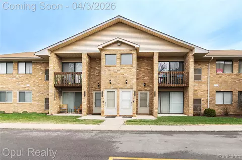 29562 Clarita St, Livonia, MI 48152