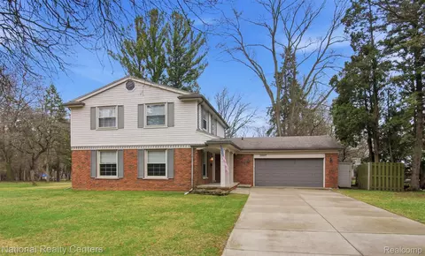 35037 Ellen Ct, Livonia, MI 48154