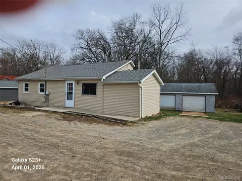 11035 Charles Dr, Argentine, MI 48418