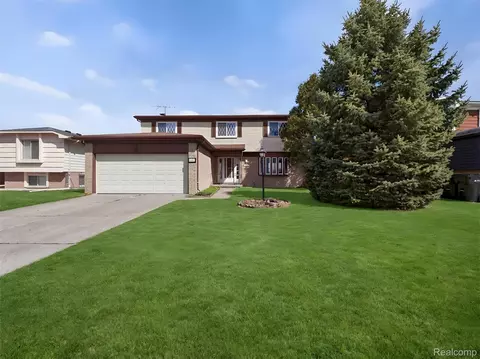 4667 Bloomfield Dr, Sterling Heights, MI 48310