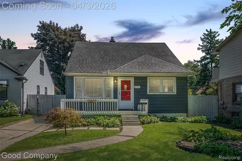 2714 Rochester Rd, Royal Oak, MI 48073