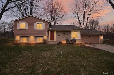 7336 Mustang Dr, Independence, MI 48346