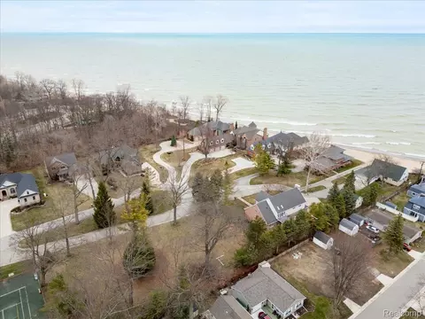 2995 Sandy Oaks Ln, Fort Gratiot, MI 48059