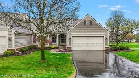 888 Tartan Trl, Bloomfield Hills, MI 48304