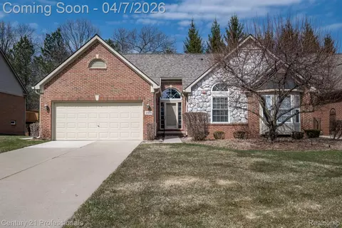 3901 Arbor Dr, Auburn Hills, MI 48326