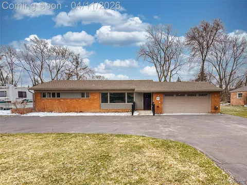 91 Wendelton Rd, Troy, MI 48084