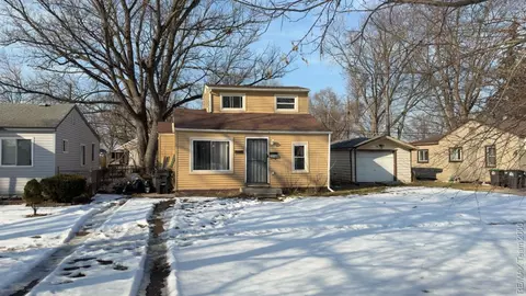 21144 Pinecrest St, Taylor, MI 48180