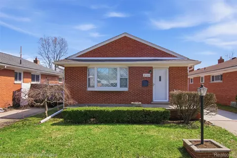 8460 Nightingale St, Dearborn Heights, MI 48127