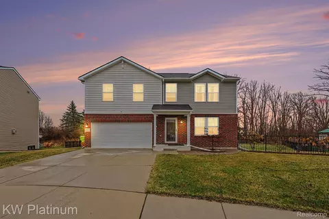 58612 Virginia Cir, New Haven, MI 48048