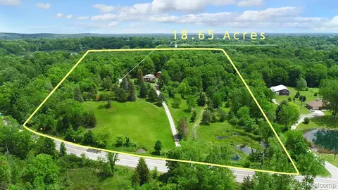 1050 Teggerdine Rd, White Lake, MI 48386
