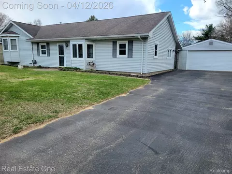5415 Pine Knob Ln, Independence, MI 48346