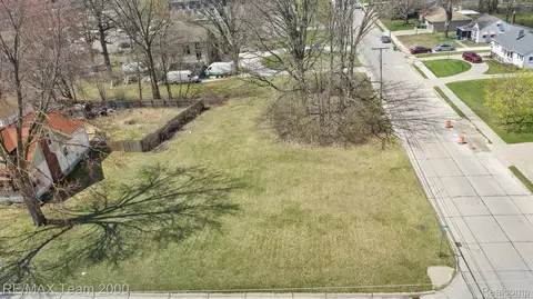 5689 Brandt St, Garden City, MI 48135