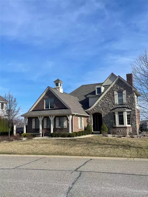 8369 Boulder Shores Dr, Green Oak, MI 48178