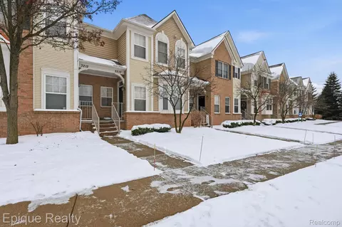 3212 Paradise Trl, Oxford, MI 48371