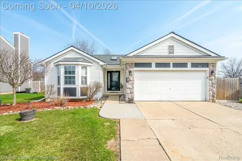 7447 Knollwood Dr, Ypsilanti, MI 48197
